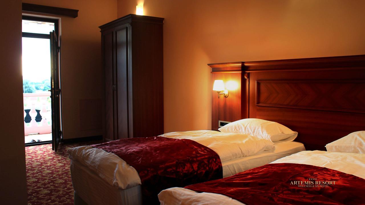 Artemis Resort Wellness Hotel Sturovo Exterior photo